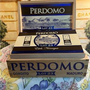 Perdomo Lot 23 Cigar Box - Blue and Tan